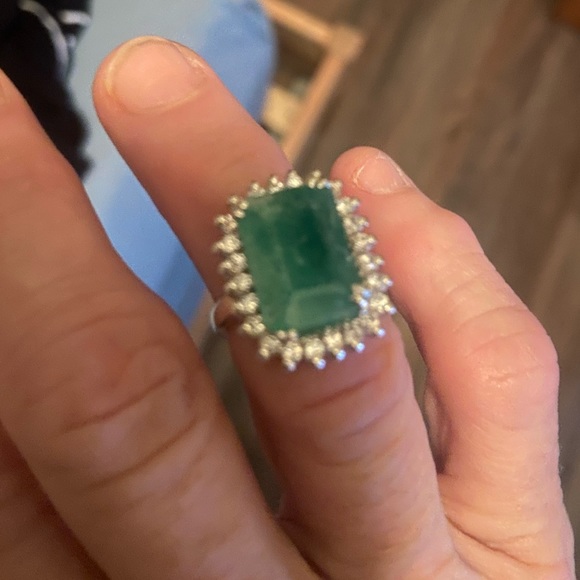 Emerald Ring - Picture 3 of 13